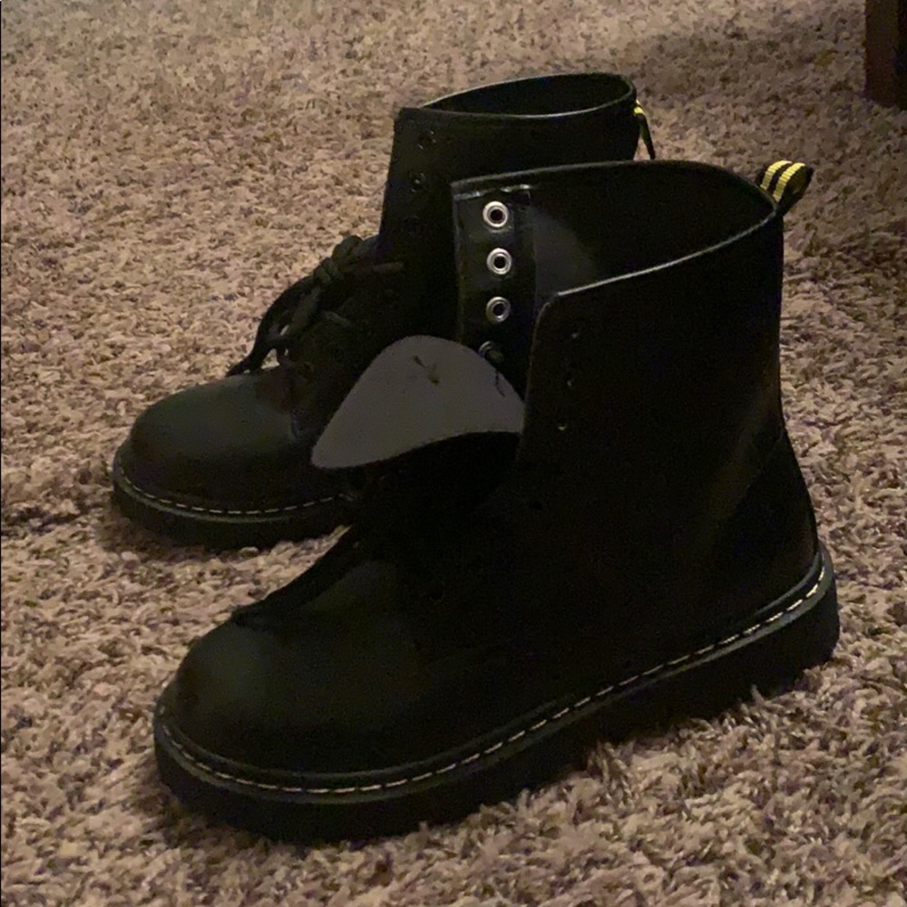 Combat boots